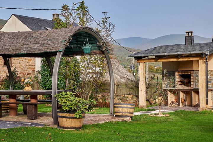 Casa rural para 8 personas, con jardín, Se admiten mascotas - 1