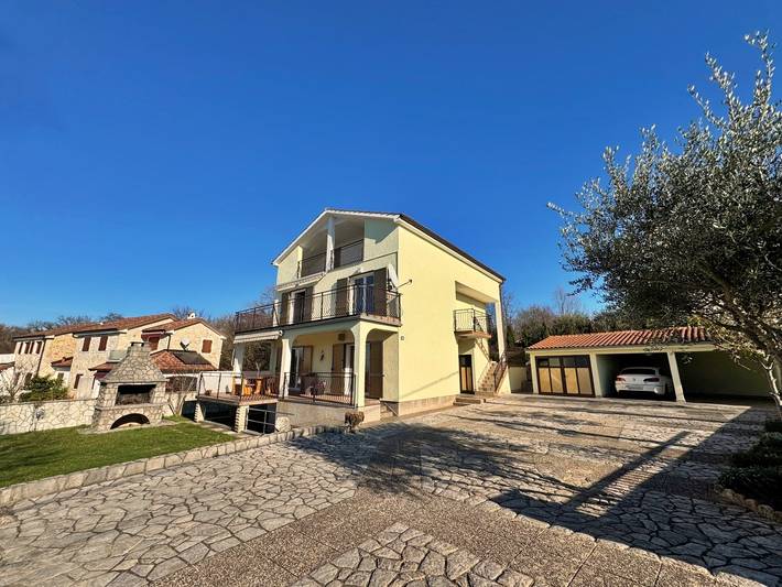 Ganze Wohnung, 2-Zimmer-Ferienwohnung mit Balkon und Meerblick Malinska, Krk A-23878-c in Malinska-Dubašnica, Krk