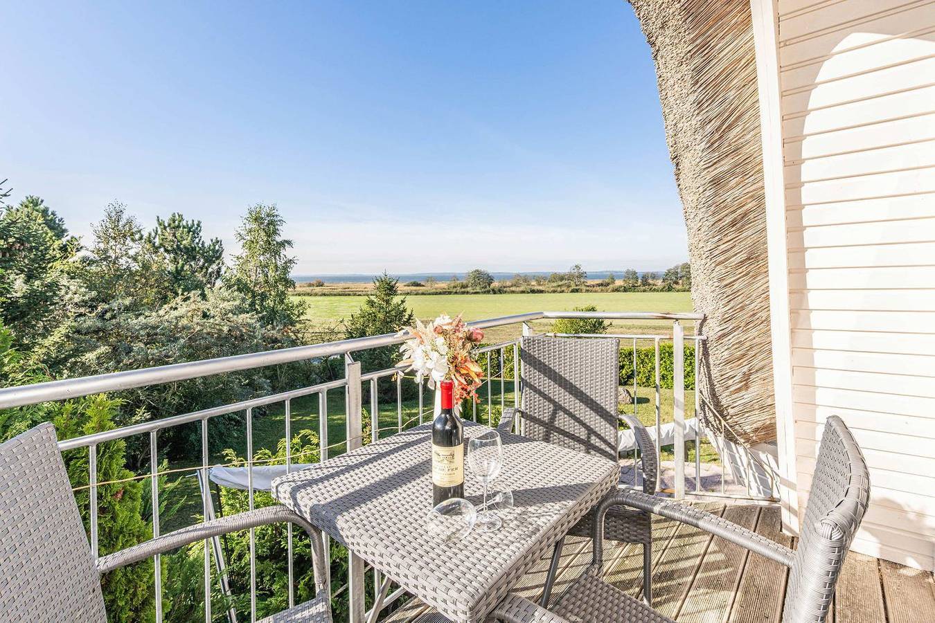 Ganze Wohnung, Charmante Ferienwohnung mit Balkon, Sauna & Blick auf das Achterwasser in Loddin, Bernsteinbäder