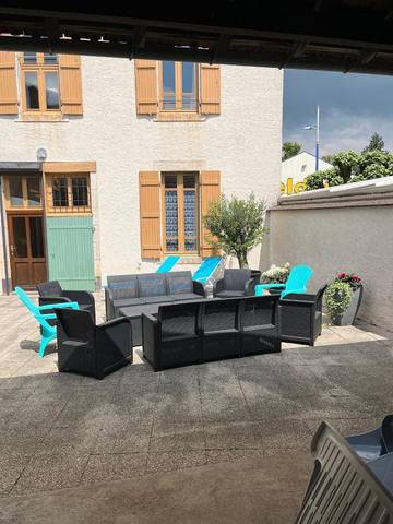 Gîte pour 13 personnes, avec jardin, adapté aux familles à Dompierre-sur-Besbre