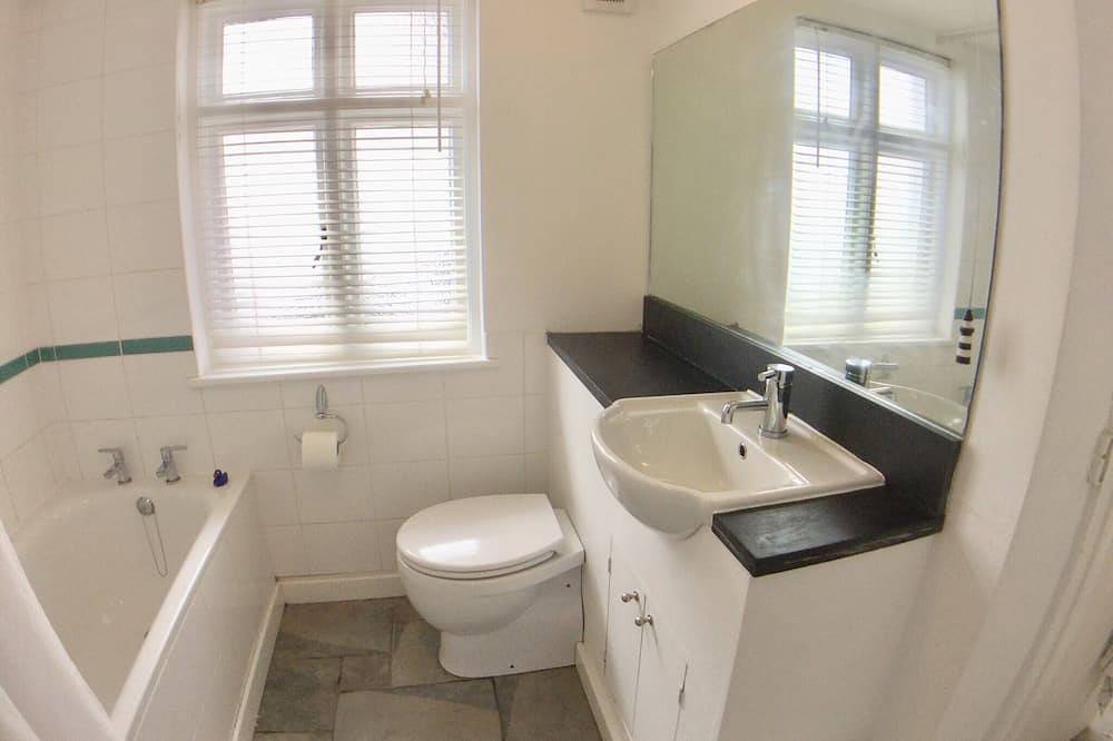 Trinity Cottage. Charming historic cottage just off the Quay in Appledore. in Appledore, Devon