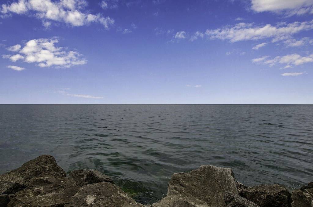 Erstaunliche Ansicht über geräumiges See-Haus. Offener Grundriss und Deck für perfekte Partys in Niagara County