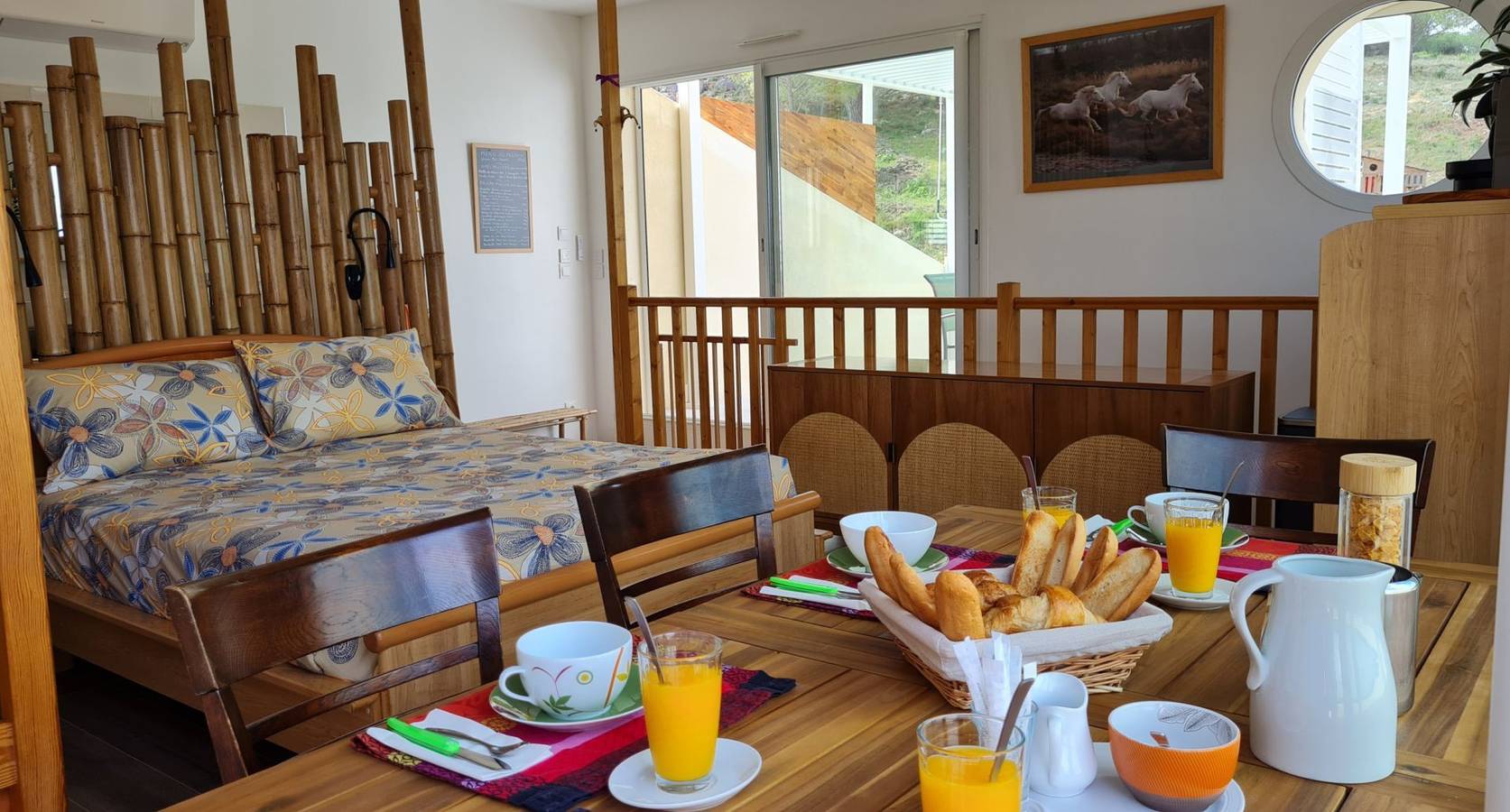 Chambres d'hôtes B&B La Bergeronnette, piscine chauffée - Chambre Côté Garrigue in Bizanet, Région de Narbonne