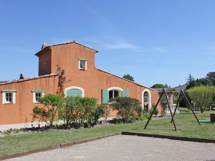 Kinderfreundliches Ferienhaus mit Pool in Bagnols-en-Forêt, Mittelmeerküste (Frankreich)