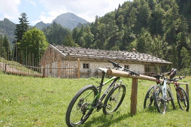 Ganze Ferienwohnung, Ferienwohnungen Ortner-Hof inkl. Chiemgaukarte - Apartment Zirbelstubn 25qm, Wohnschlafzimmer, Kochnische, Wlan, max. 2 Pers. in Ruhpolding, Bayerische Alpen