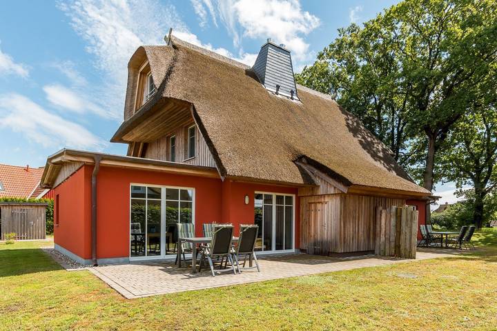 Ferienhaus für 4 Personen, mit Ausblick und Garten sowie Sauna in Wieck am Darß