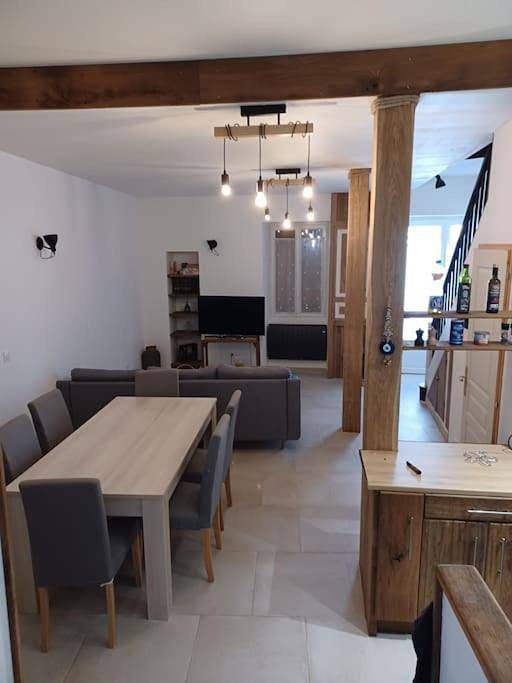 Location de vacances pour 8 personnes, avec terrasse à Saint-Pierre-de-Côle