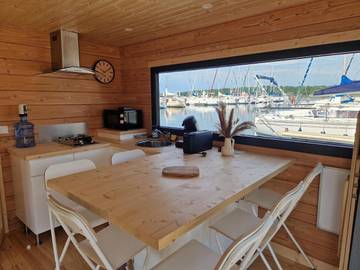 Bateau pour 6 personnes, avec terrasse ainsi que vue sur le lac et vue à Éclaron-Braucourt-Sainte-Livière