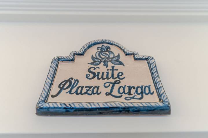 Plaza Larga Suite Modern Studio in the City Center