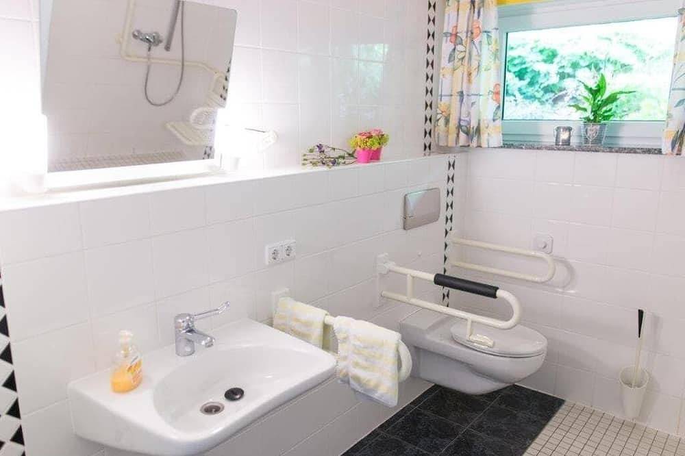 Ganze Wohnung, Ferienwohnung mit Terrasse und voll ausgestatteter Küche in Neualbenreuth, Ostbayern