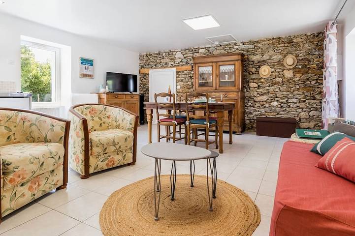Encantadora casita renovada con jardín, terraza privada y WiFi, a 12 km de la playa in Bourgneuf-en-Retz, Côte de Jade