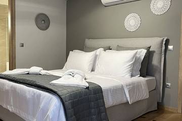 Villa for 10 Guests in Athens, South coast of the Attica region, Picture 1