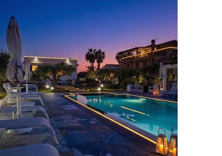 Ferienanlage für 5 Personen, mit Balkon und Whirlpool sowie Terrasse und Garten