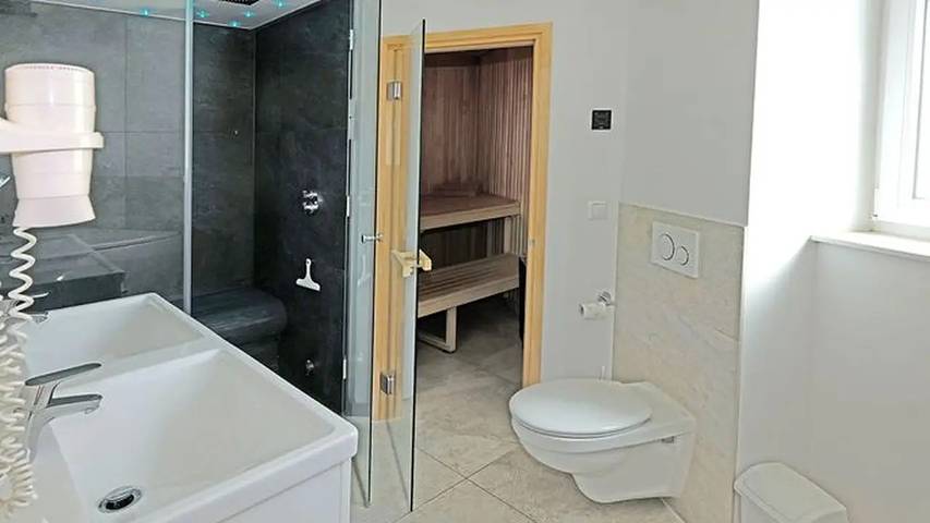 Ferienwohnung für 4 Personen, mit Sauna und Whirlpool sowie Balkon in Priwall