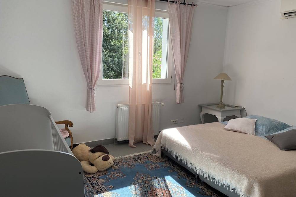 Villa with pool in the heart of the pine forest in Saint-Clément-de-Rivière, Montpellier region