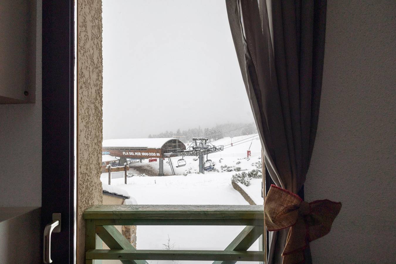 Apartamento entero, Apartamento 'Cerdagne' con vistas a la montaña, terraza compartida y Wi-Fi in Les Angles, Parque Natural Regional de los Pirineos Catalanes