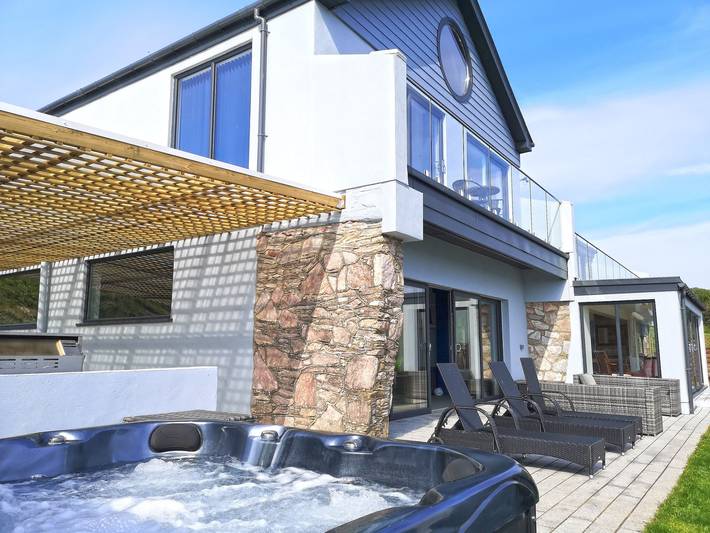 Holiday home for 12 people, with garden and sauna, with pets in Cornwall