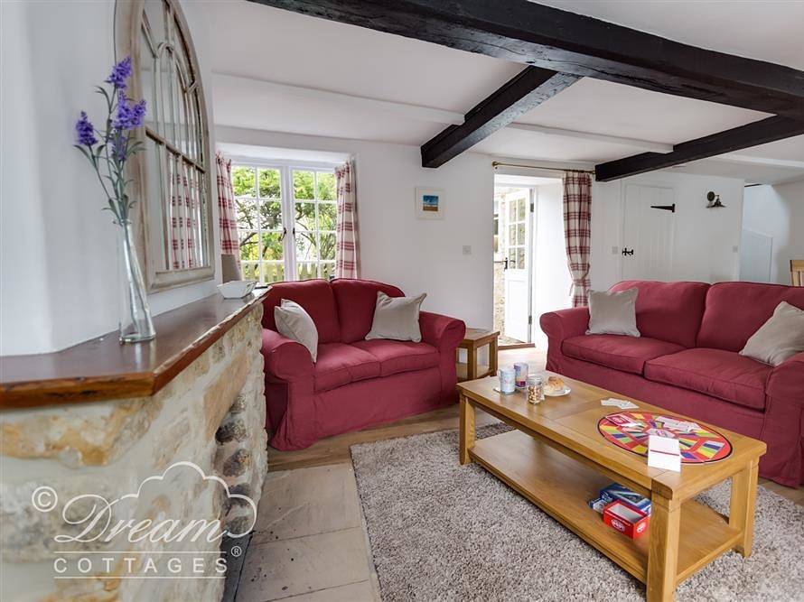 Bramble Cottage in Burton Bradstock, Dorset