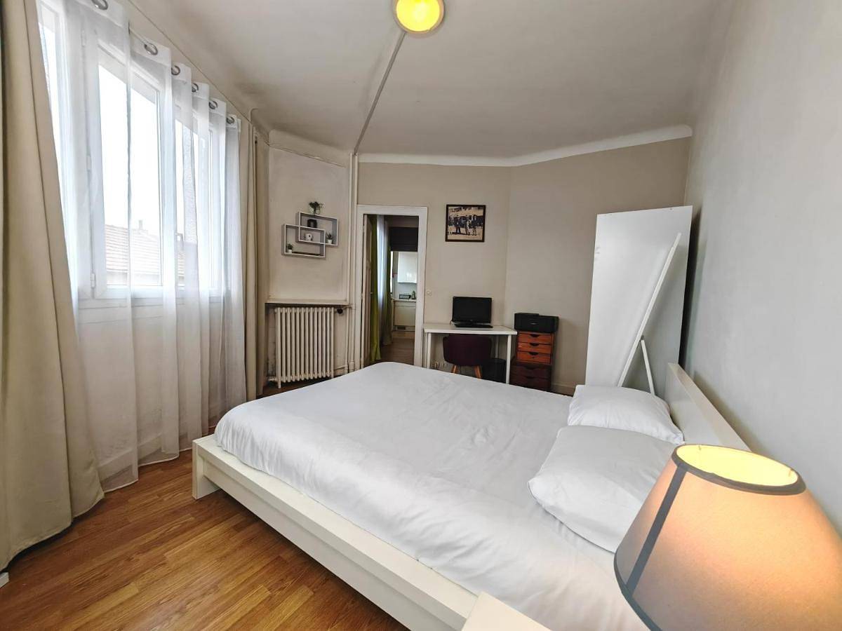 Appartement entier, One-Bedroom Apartment in Les Lilas, Seine-Saint-Denis