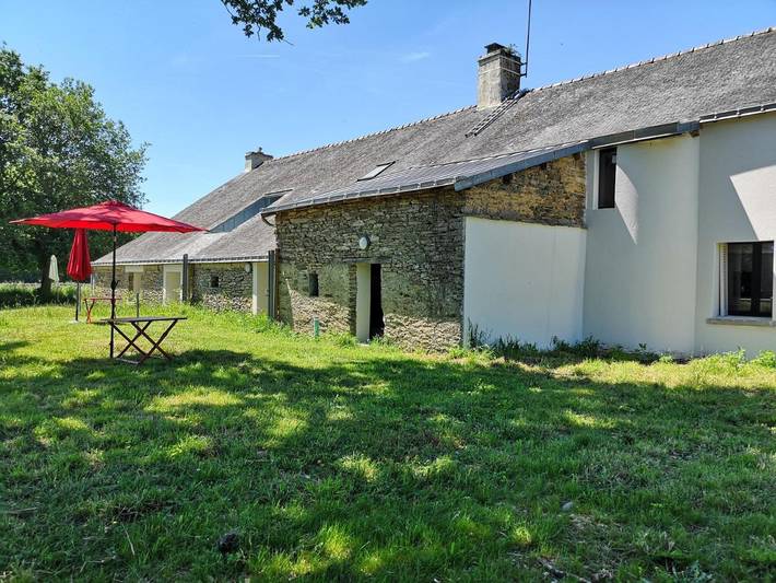 Location de vacances pour 11 personnes, avec piscine ainsi que vue et jardin à Ploërmel - 2