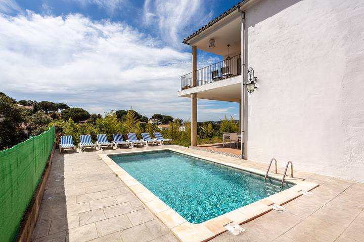Villa 'Pollancre' con Wi-Fi y aire acondicionado in Aiguaviva Parc, Vidreras