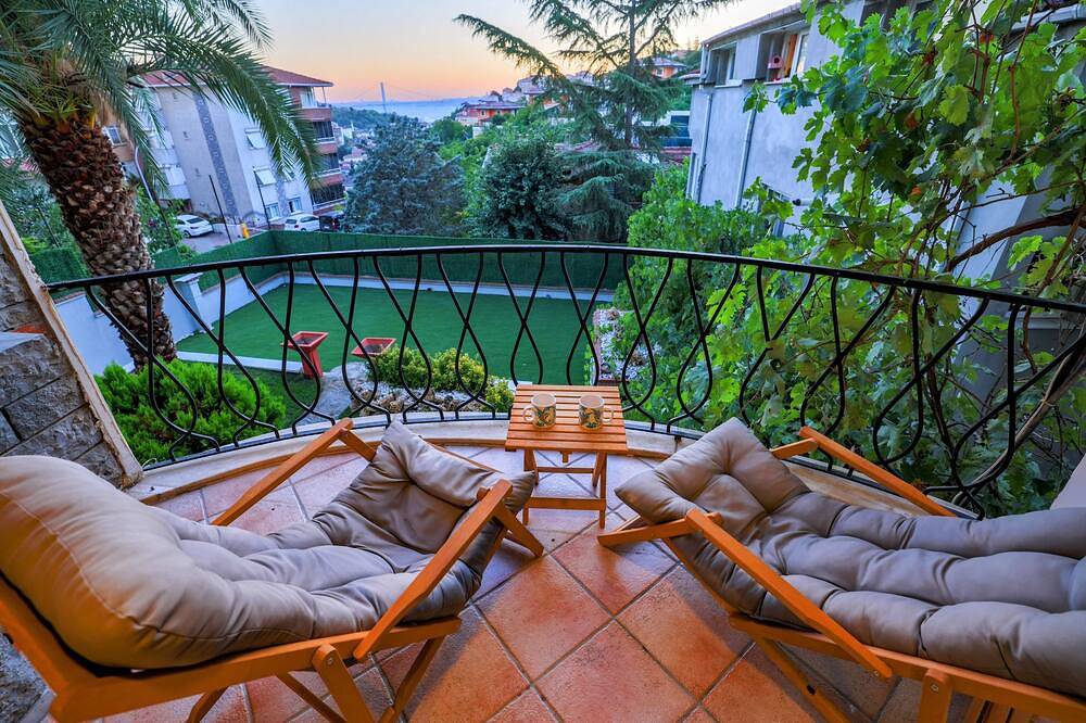 Çengelköy'de Boğaz Manzaralı Isıtmalı Kapalı Havuzlu Villa in Üsküdar, Estambul