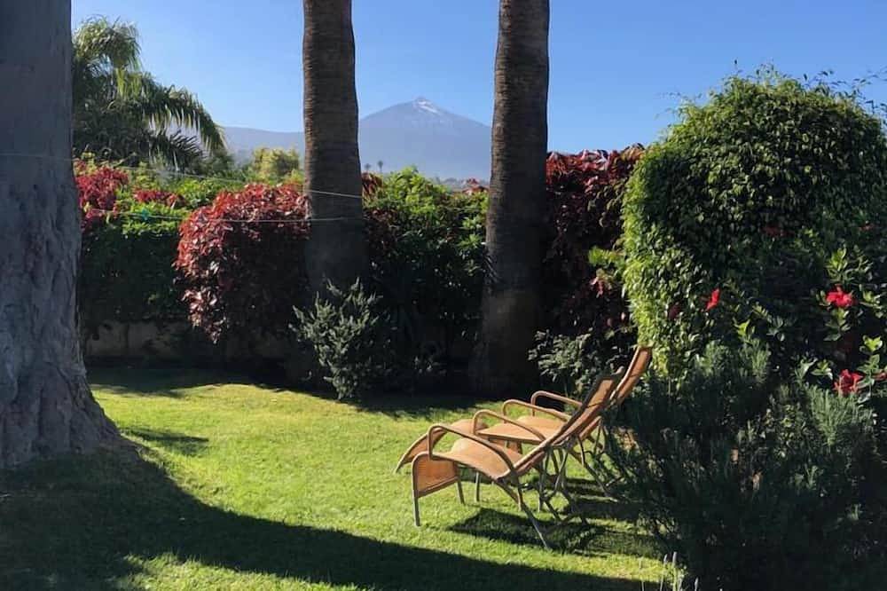 Komfortables Ferienhaus mit herrlichem Garten und Pool direkt am Atlantik in La Victoria de Acentejo, Teneriffa Nord
