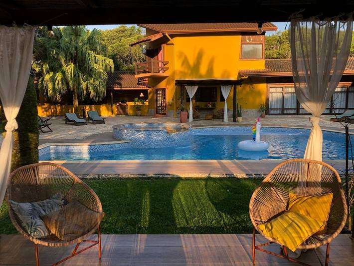 Pousadas para 2 pessoas, com jardim e piscina e ainda vista em Cananéia