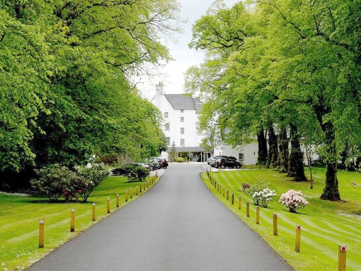 Hotel for 10 people, with Terrace and Yard as well as Sauna in Livingston