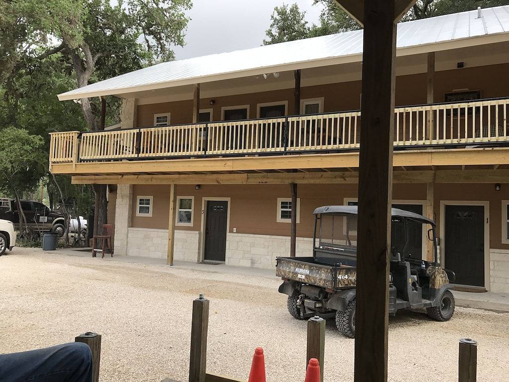 Adelynns Hideaway # 4 direkt am Fluss neben Commache Crossing in Uvalde County