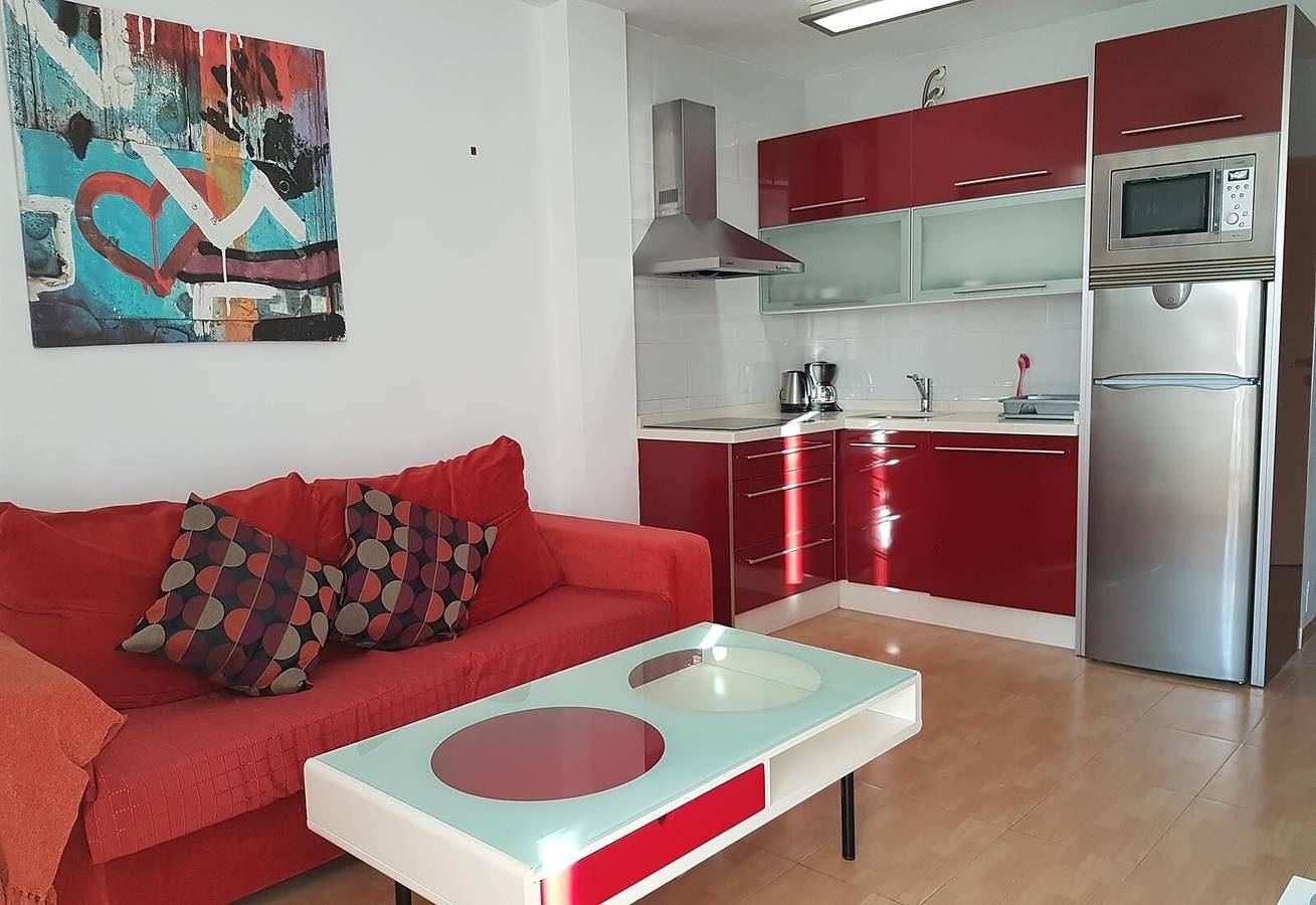 "Mini penthouse with Stunning Seaviews", piscina compartida y jardín in Nerja Centre, Nerja