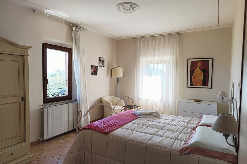 La Vinova Ancient House Walking Distance - A/C,  Private Patio & Panorama in Chianti