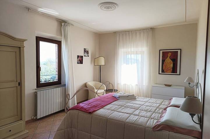 La Vinova Ancient House Walking Distance - A/C,  Private Patio & Panorama in Montepulciano, Chianti