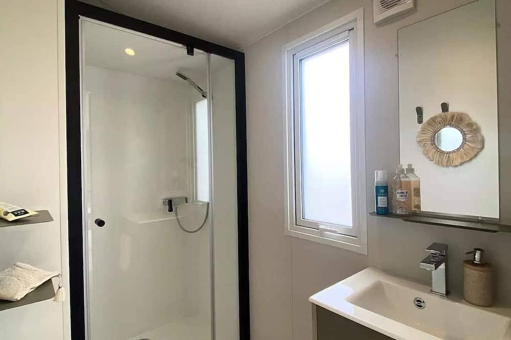 Mobile-home | Comfort | 3 Bedrooms | 6 sleeps | Raised terrace | A/C in Guérard, Seine-et-Marne