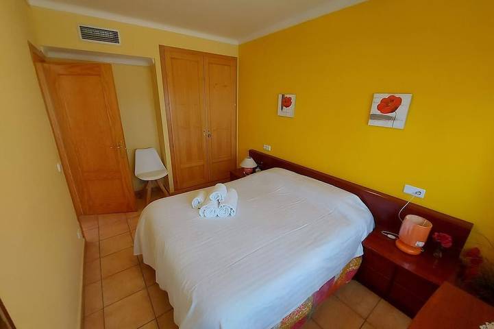 Haus am Meer in ruhiger Lage mit privatem Pool und kostenlosem WLAN. in l'Escala, Oberampurien