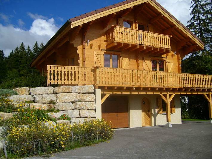 Gîte pour 8 personnes, avec Balcon et Terrasse ainsi que Jardin et Vue à Bellefontaine (Jura)