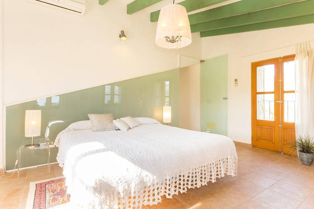 Awesome home in Selva with private swimming pool, can be inside or outside in Selva, Majorca Center