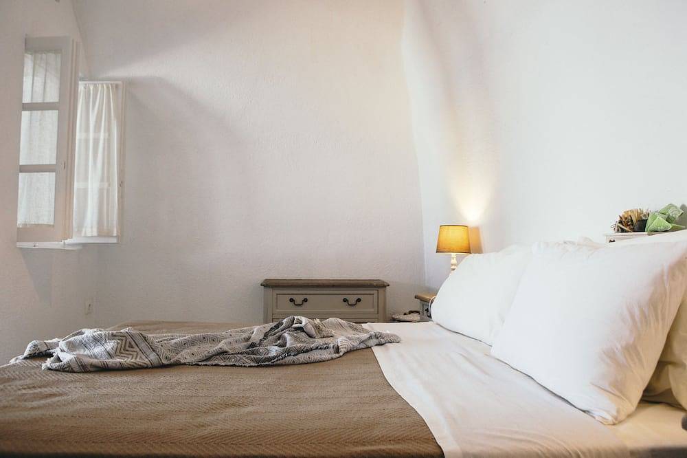 Traditionelle Villa in Oia mit Whirlpool und einzigartigem Blick auf den Vulkan und die Caldera in Finikia, Santorin