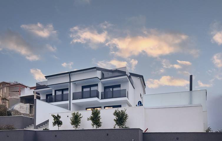 Ferienhaus für 8 Personen, mit Sauna und Terrasse sowie Whirlpool, mit Haustier in Lovran