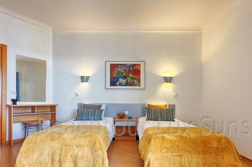 Hel lejlighed, Apt in condominium with pool and magnificent sea view, ideal for families in Ribeira d'Ilhas, Ericeira