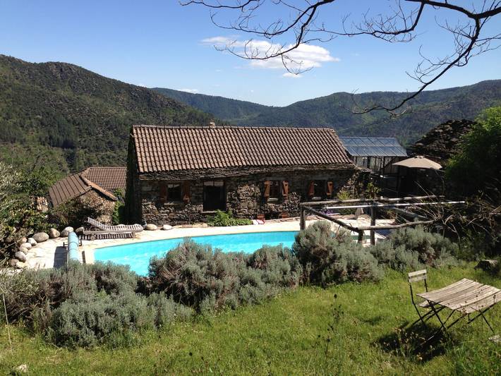 Gîte pour 6 personnes, avec piscine à Saint-Mélany