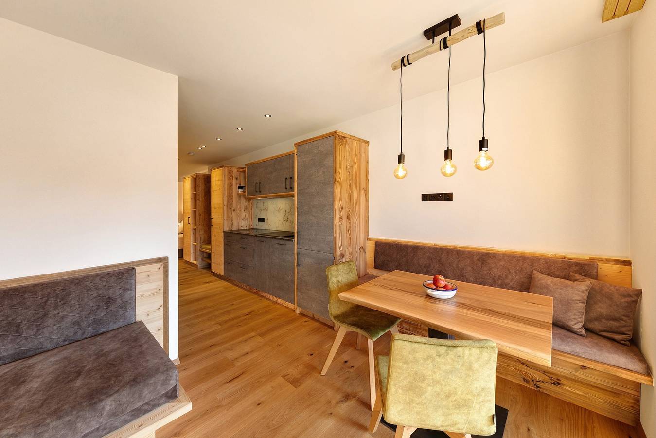 Entire studio, Studio Apartment 'Bozen' with Mountain View, Shared Garden and Wi-Fi in Völs am Schlern, Dolomiti Superski