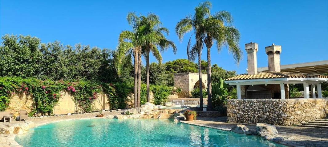 Hôtel pour 3 personnes, avec Balcon et Terrasse ainsi que Jacuzzi et Jardin