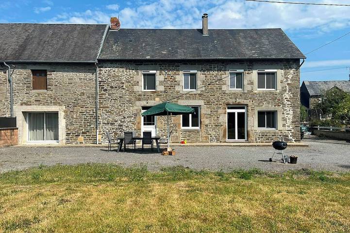 Location de vacances pour 14 personnes, avec Jardin dans Folligny