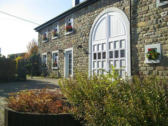 Location de vacances pour 20 personnes, avec balcon et jardin dans Faymonville