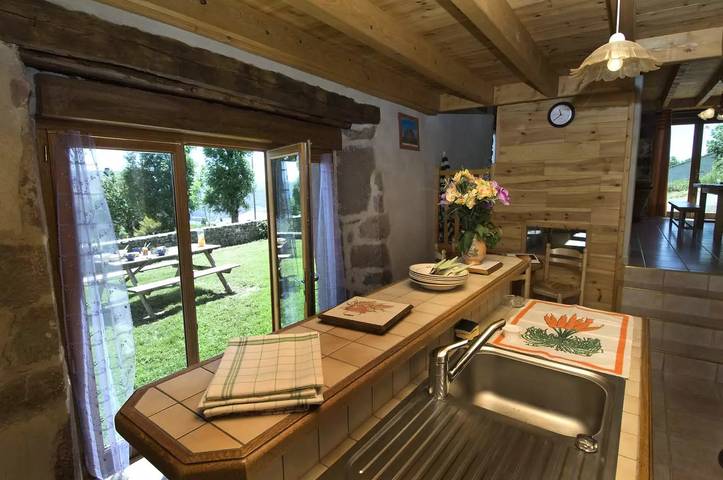 Gîte pour 6 personnes, avec piscine et jardin, animaux acceptés dans Saint-Pierre-de-Nogaret - 4