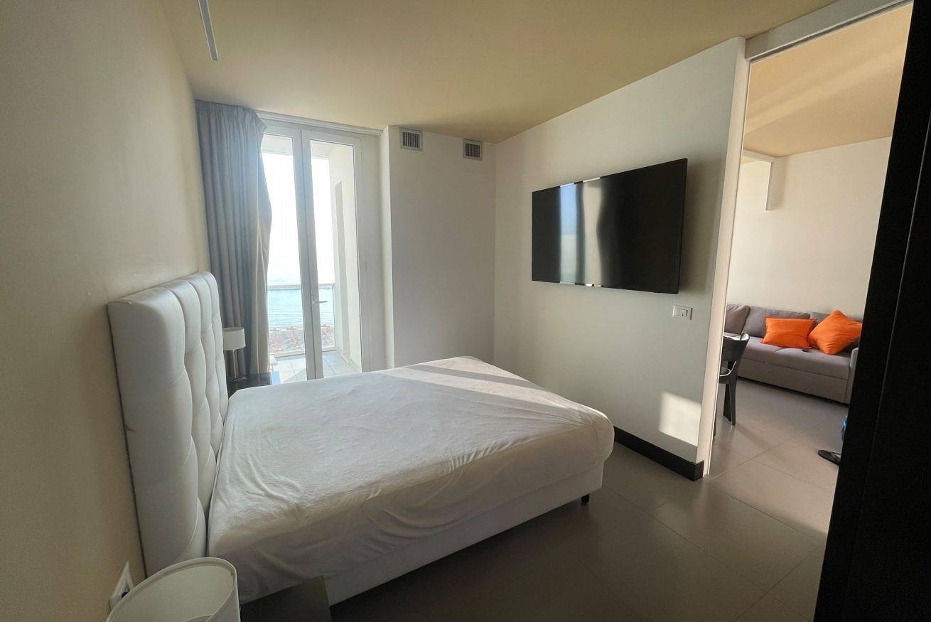 Ganze Wohnung, Rn006 - Rimini, exclusive one-bedroom seafront apartment with balcony in Viserbella, Rimini