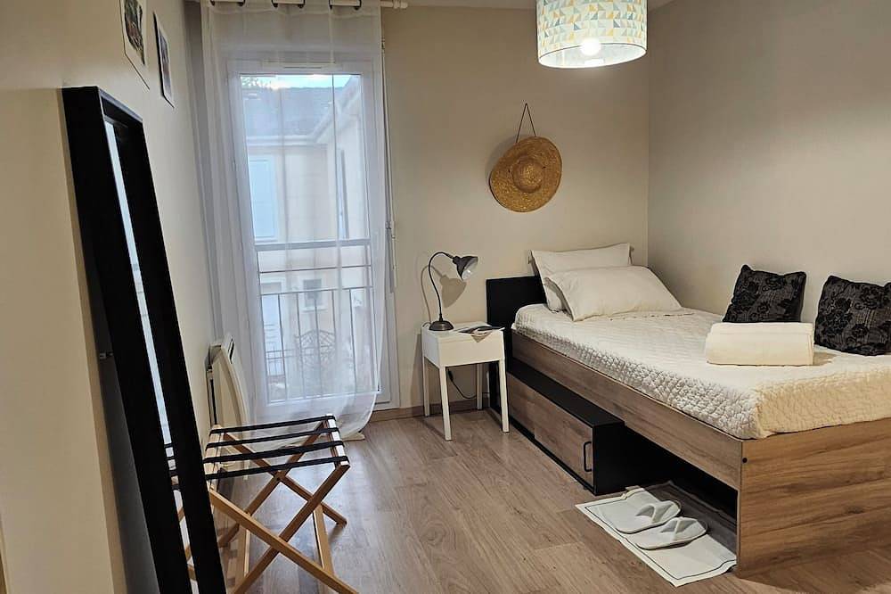 Apartamento entero, Charmant Duplex 3P Avec Terrasse à 20 Minutes du Stade de France in Bondy, Sena-Saint Denis