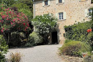 Gîte pour 6 personnes, avec jardin et terrasse à Ribes