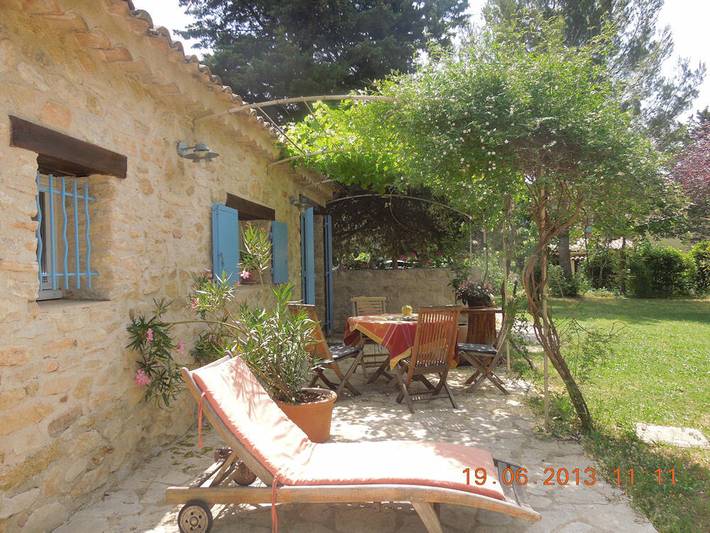Gîte pour 3 personnes, avec terrasse ainsi que jardin et piscine, animaux acceptés dans le Vaucluse - 3